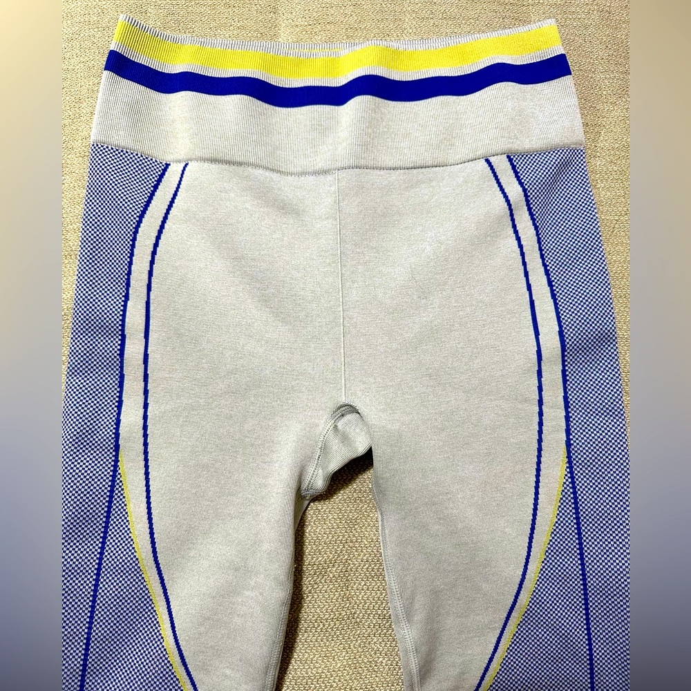 NWOT-Fabletics seamless workout leggings
